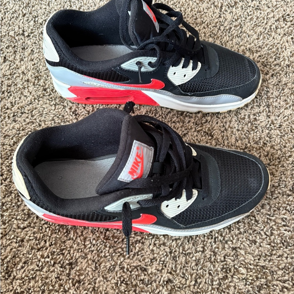 Nike Black and Red Athletic Running Shoes with Breathable Mesh